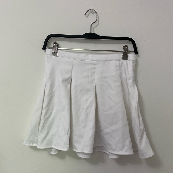 NWOT White Pleated Skirt 🤍 - Picture 4 of 7